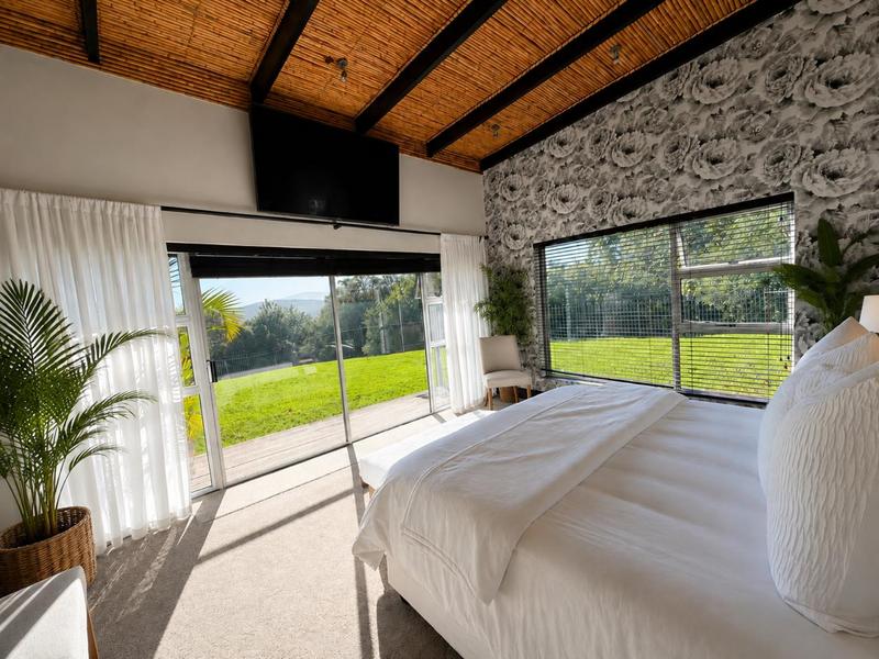 4 Bedroom Property for Sale in Wilderness Heights Western Cape
